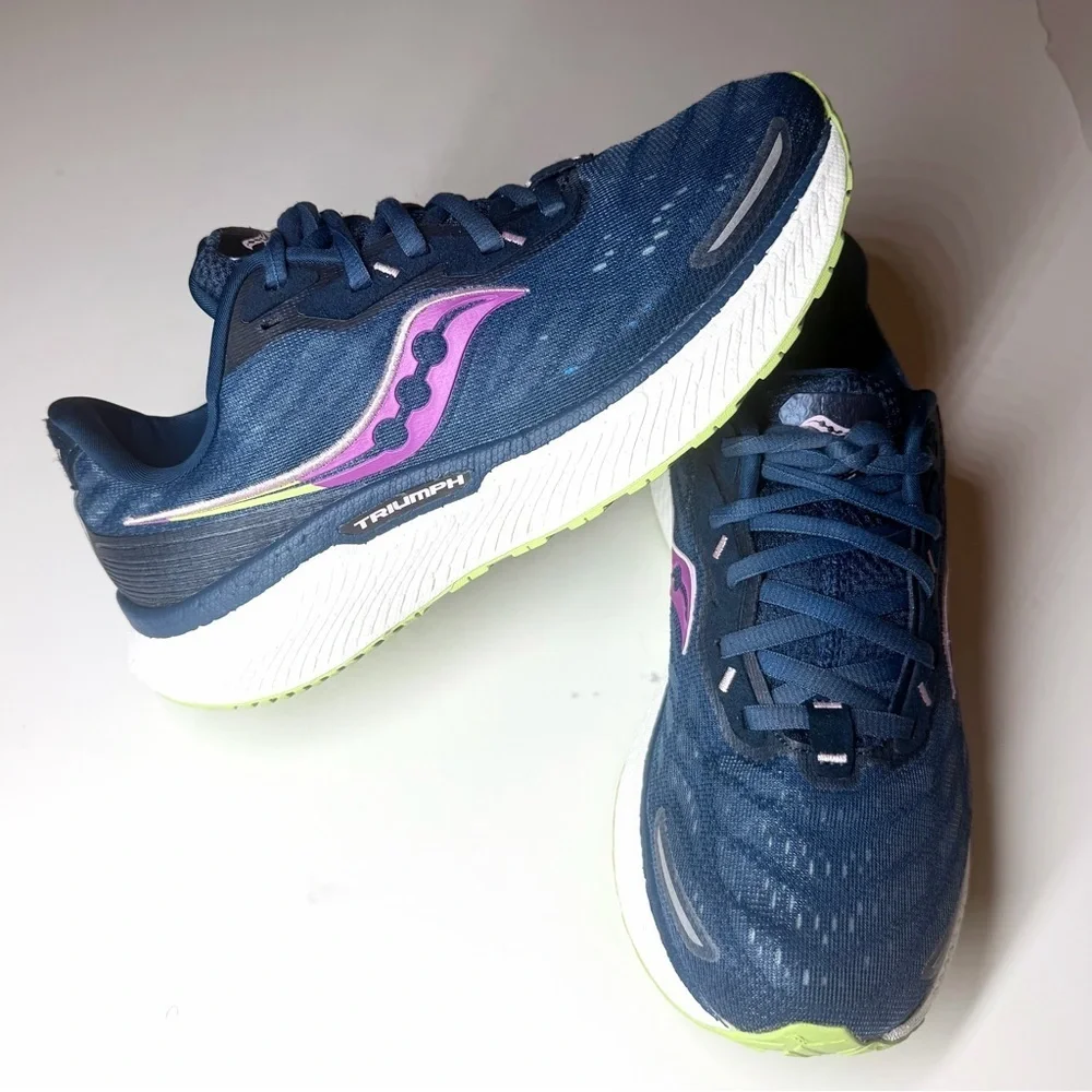 Saucony Women's Triumph Running Sneakers  Size- 7.5